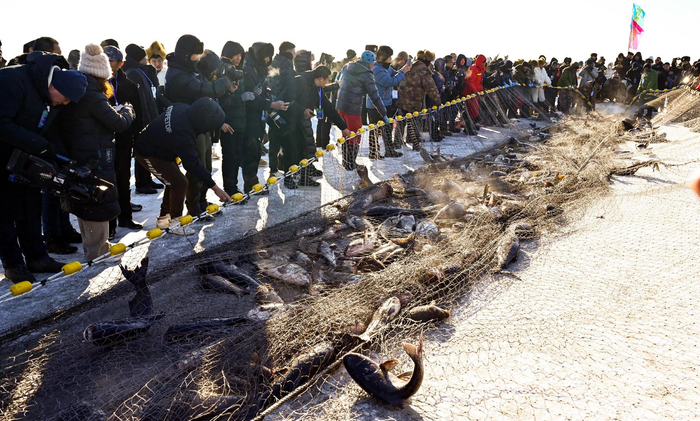 超酷的东北渔猎文化冬捕
