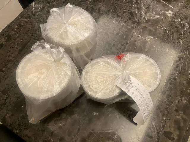 捞化用了10个包装盒，收了16元打包费。张文章/摄