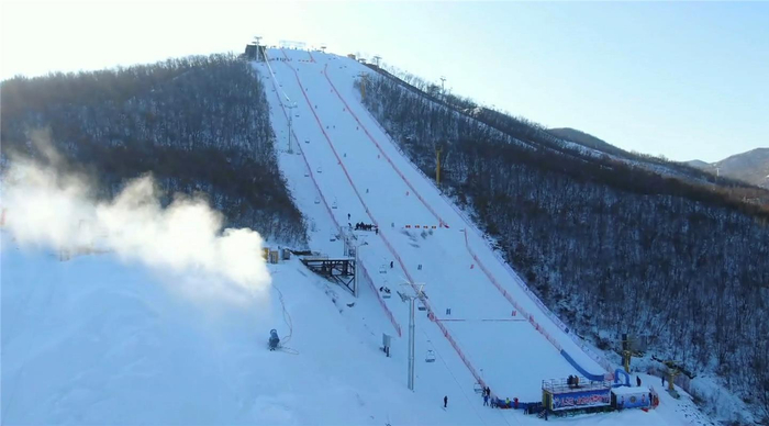 扎兰屯金龙山滑雪场.
