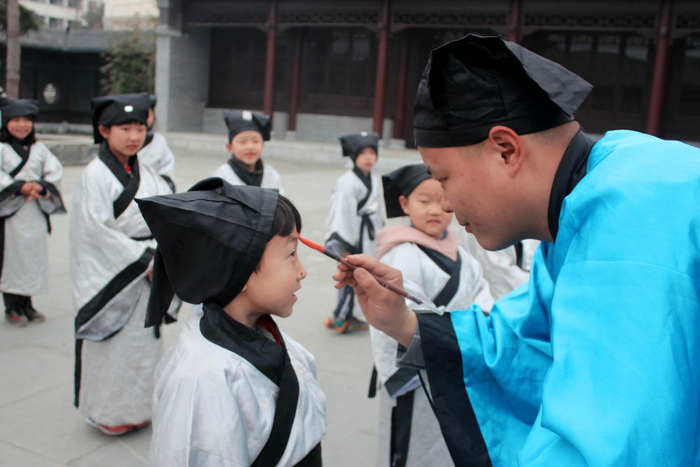 在花洲书院内举行的开笔礼。（受访单位供图）