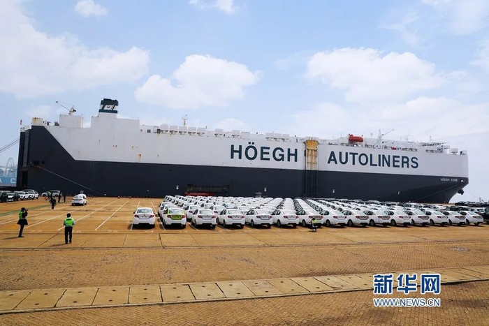 △200辆速达纯电动汽车在天津港滚装码头装船发往德国北威州。