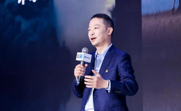 知乎创始人周源