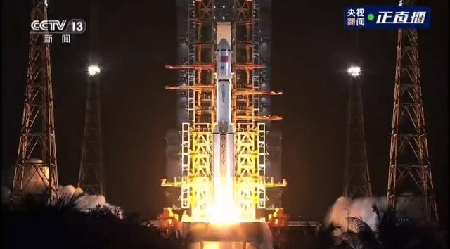1月27日，长七火箭和天舟七号发射升空。央视新闻直播截图