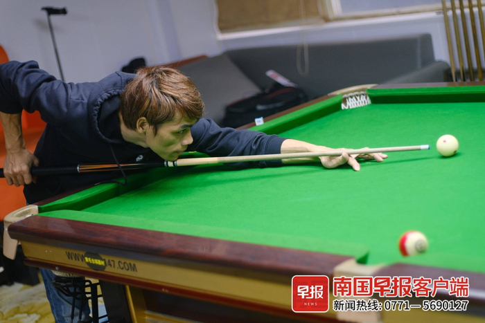 ▲黄李专注进攻。