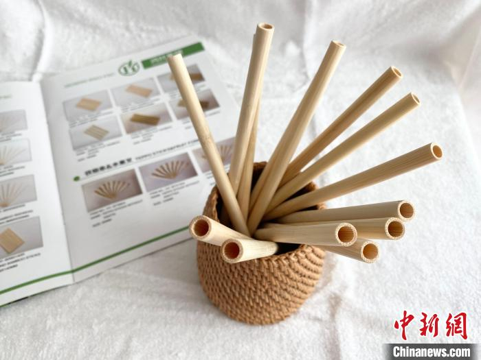 用竹子制作成的吸管。池州市委宣传部供图