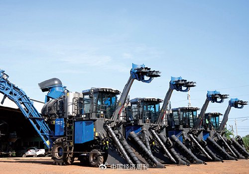 2023年，中国厂商出口的拖拉机批量交付全球规模最大的制糖企业泰国KTIS集团，打破欧美农机在当地占据主导地位的局面。