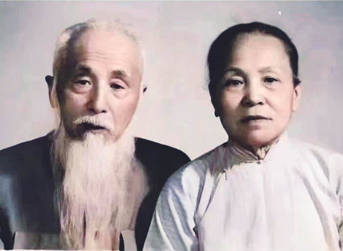     鲜英与妻子金竹生