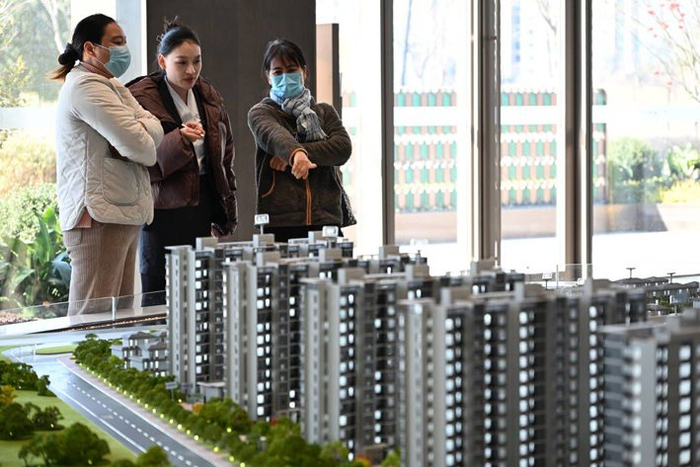 2024年1月15日，上海，奉贤安居政策发布的第一个工作日，奉贤新城在售楼盘中建御璟园吸引了不少购房者 视觉中国图