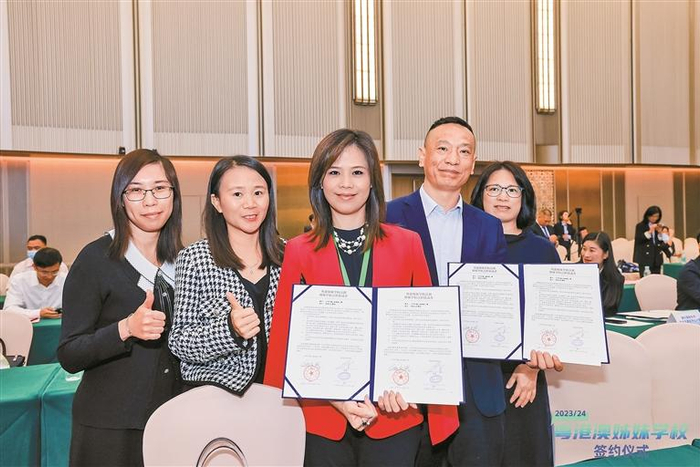 去年12月，粤港澳三地近300所中小学、幼儿园在前海签约缔结为“姊妹学校”。（前海管理局供图）
