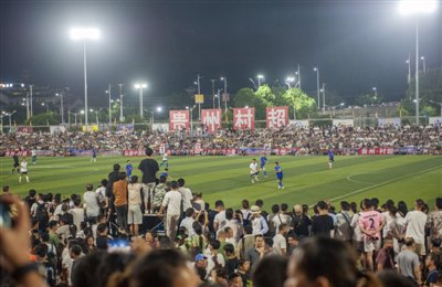 2023年6月23日，人们在贵州省榕江县“村超”足球比赛现场观看比赛 图据视觉中国