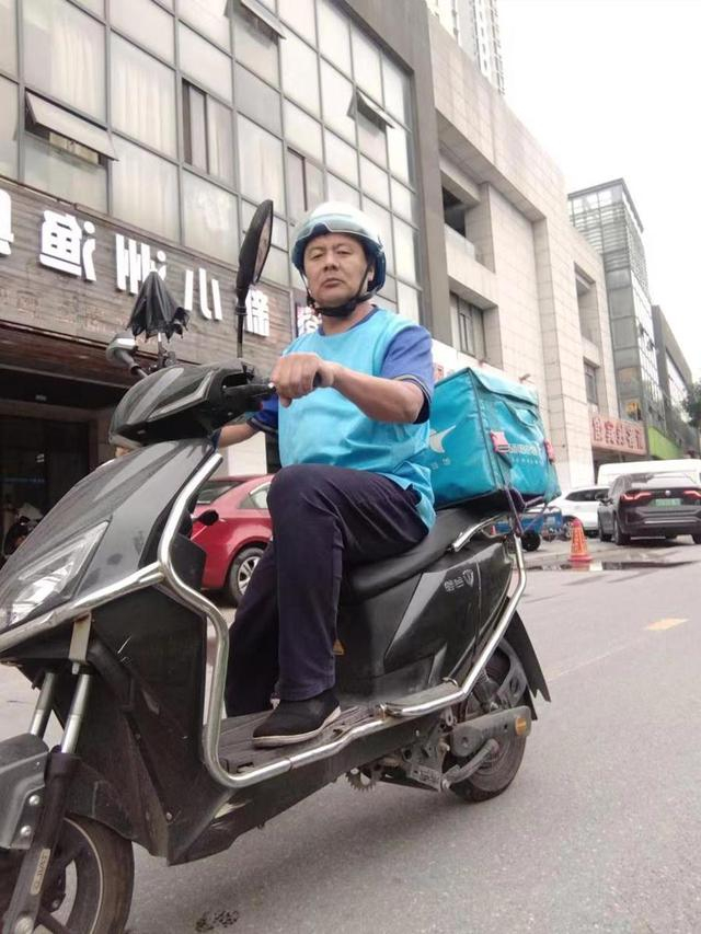 外卖诗人王计兵，受访者供图。