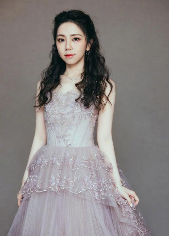 图源：邓紫棋微博