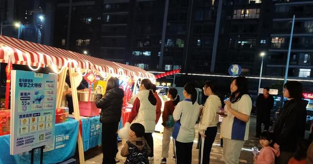 （图：深圳龙岗区龙城街道夜市盒马快闪店）