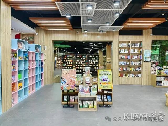 干净整洁的书店环境。长城网·冀云客户端记者 赵绅光 摄