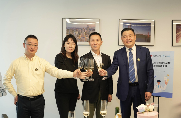 （图：ECHEMI、Oracle NetSuite、Hitpoint Cloud 三方战略合作）