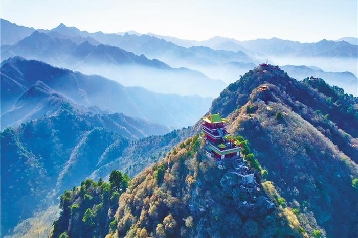 二〇二三年十二月九日，秦岭终南山南五台景区云雾缭绕（资料照片）。 记者 段承甫摄