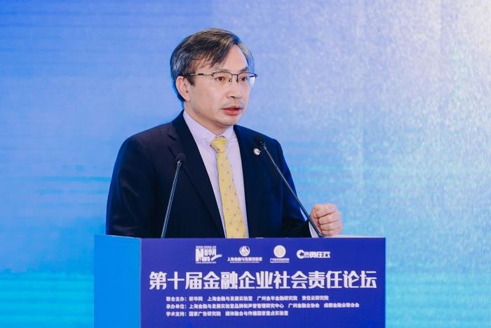 图：中航基金副总经理、首席投资官邓海清作主旨演讲