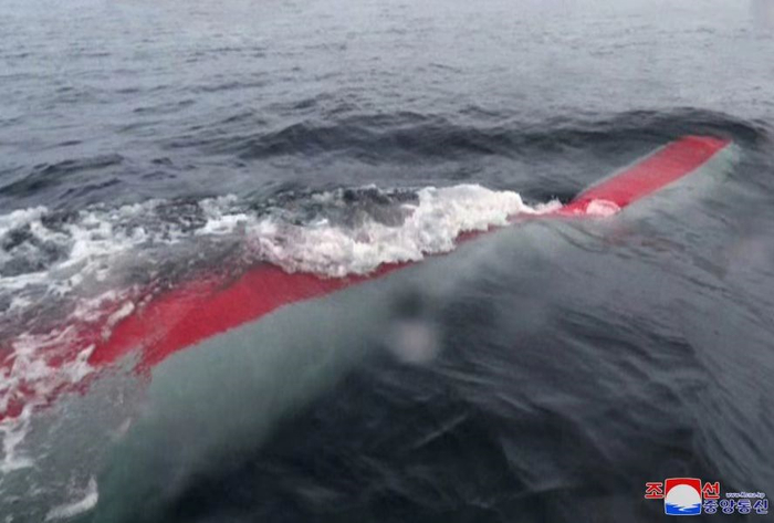 2023年4月，“海啸-2”进行潜航攻击试验。（图：朝中社）