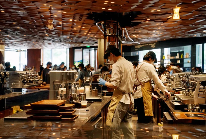 上海烘焙工坊的咖啡师在制作咖啡。刘颖 摄（新华社）