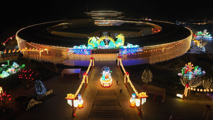 2024宜宾首届哪吒迎春灯会。 罗顺 摄