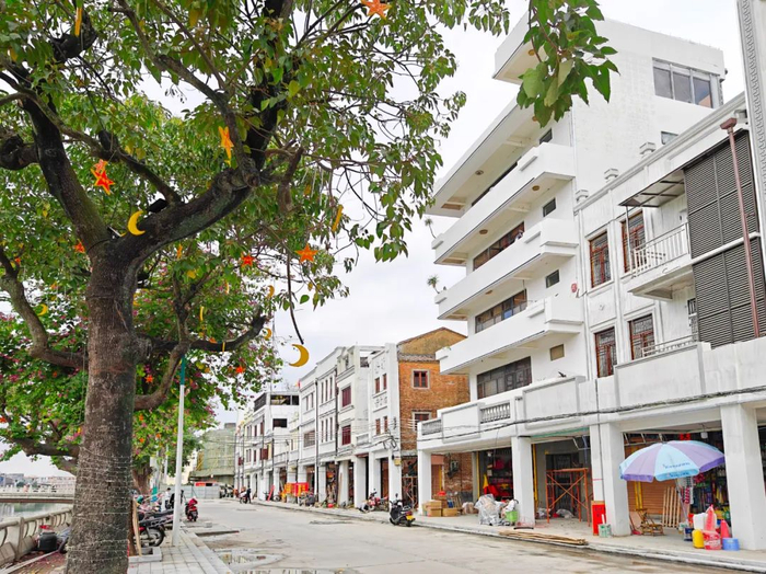 江城区河堤路改造后将于春节前亮灯。梁文栋 摄