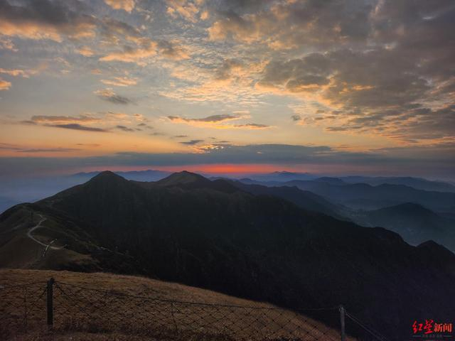 ↑武功山日落 胡伊文 摄