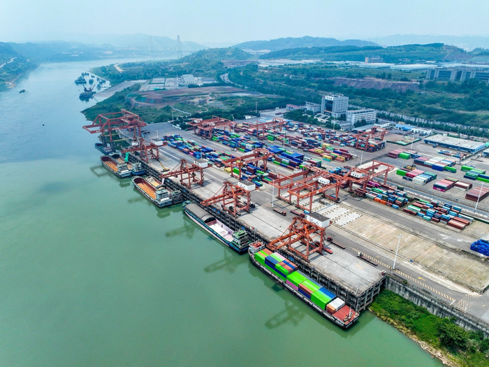 俯瞰宜宾港。 罗顺 摄