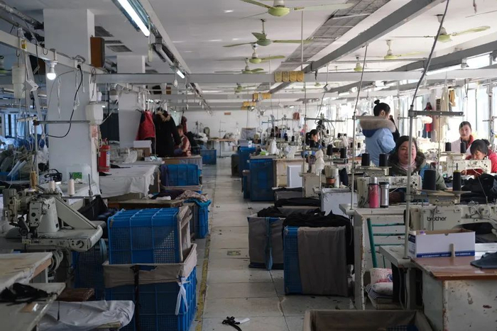 稚信服装厂的车间，仍保留着90年代时期的样式