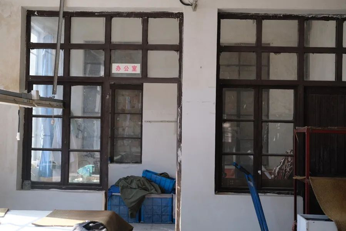 稚信服装厂的废弃车间，即《繁花》中的取景地，“汪小姐”跟“范总”曾在此处与厂长谈合作