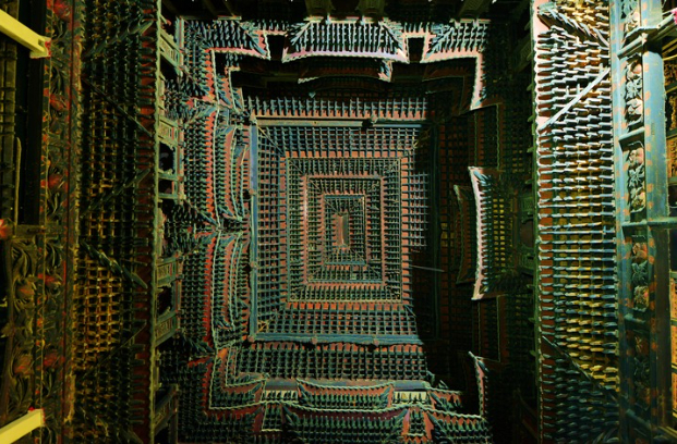 公输堂明间前室斗四藻井和天宫楼阁。