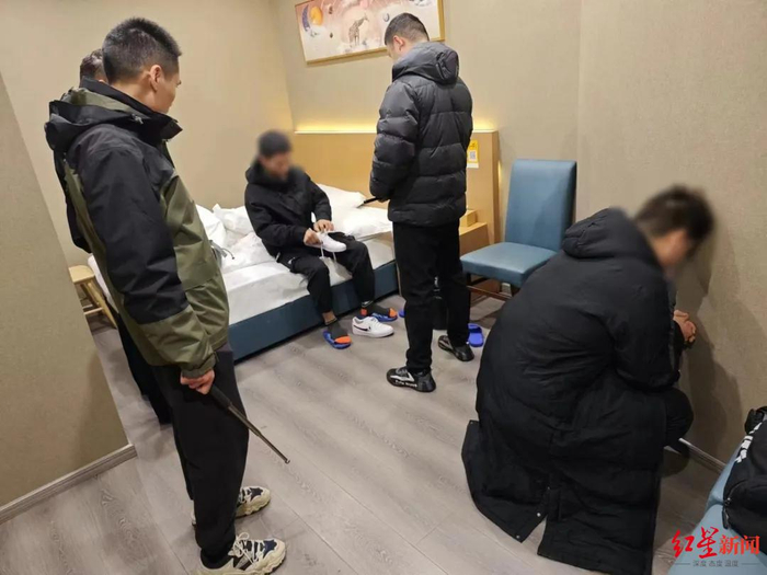 ▲警方抓获嫌疑人 