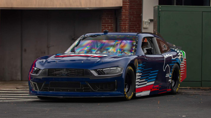 NASCAR Xfinity系列赛采用全新涂装的Mustang Dark Horse赛车。 福特中国供图 华龙网发