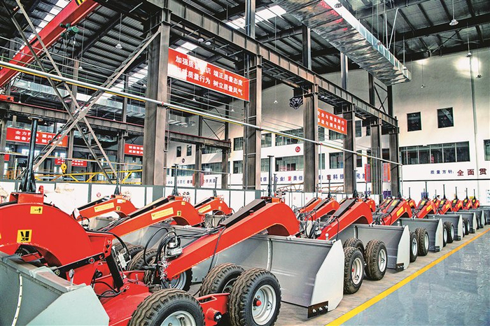     排列整齐的配套机械。