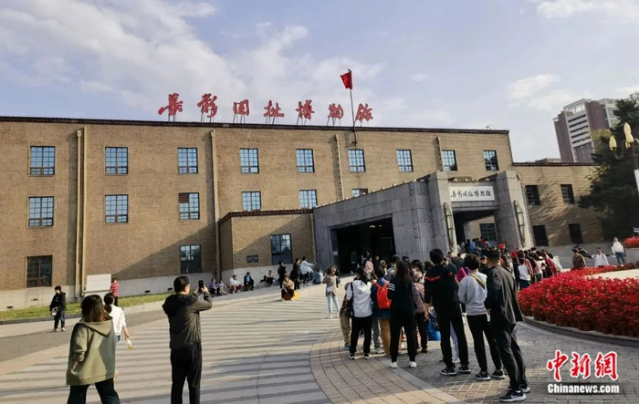 游客打卡长影旧址博物馆。长影集团/供图