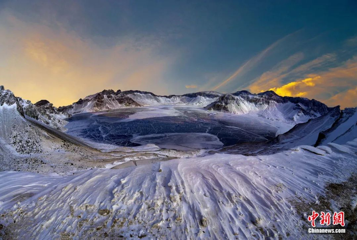 冬日的长白山天池。张晓丽/摄