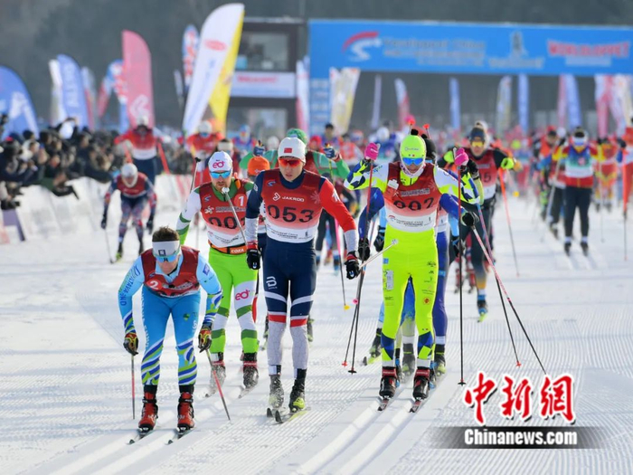 中外选手长春挑战瓦萨越野滑雪赛事。刘栋/摄