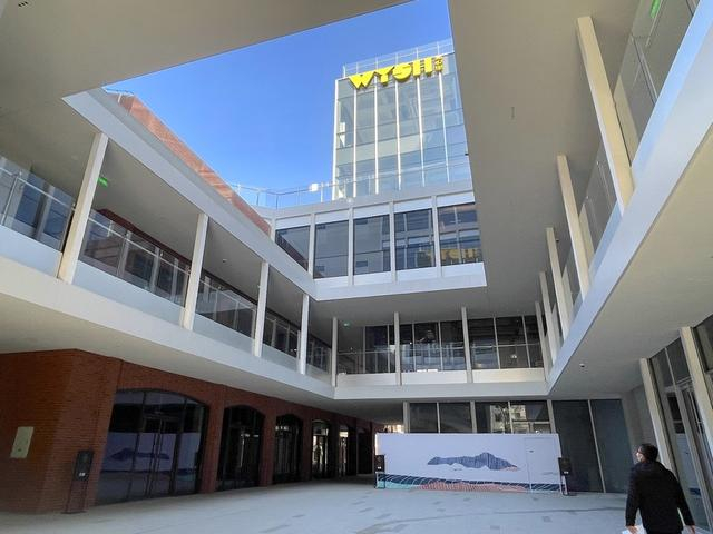 翡悦里项目中庭 舒抒 摄