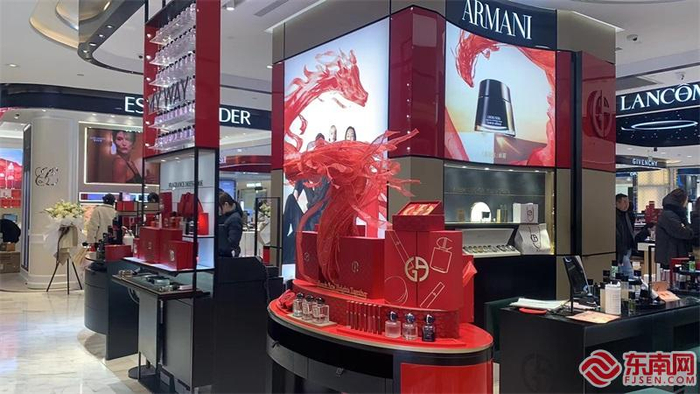 商场布置成龙元素场景。东南网记者 卢金福 摄