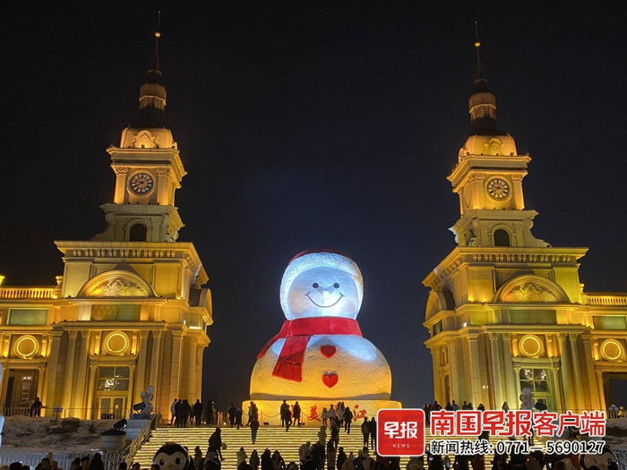 ▲夜晚的哈尔滨群力音乐公园。