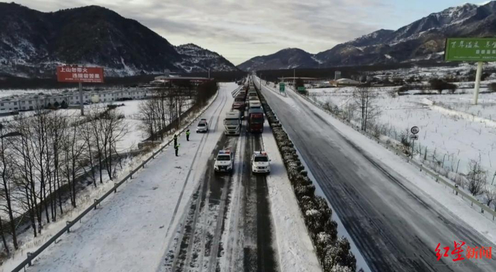 ▲雅西高速冰雪路段恢复通行