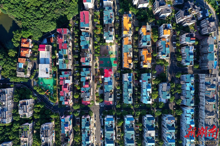 岳阳市岳阳楼区金湖小区整体改造完工后焕然一新。湖南日报全媒体记者 郭立亮 摄