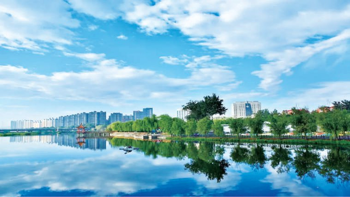 　　碧水蓝天潮白河 何树清摄