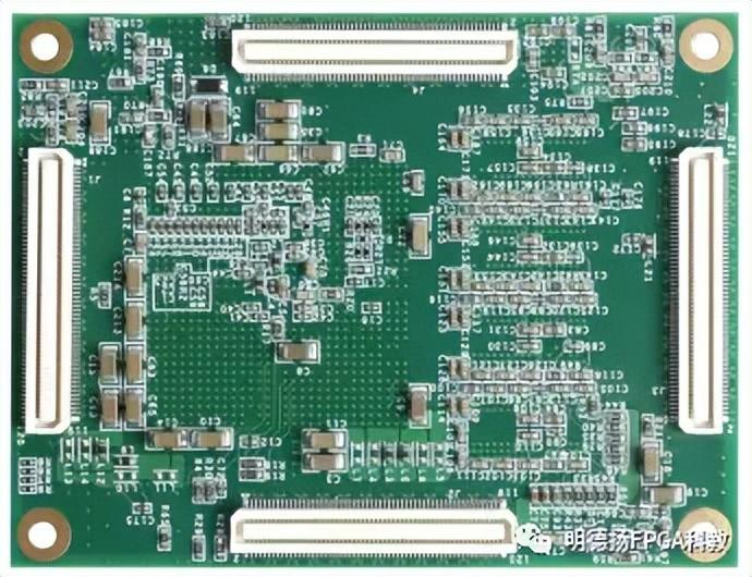 图2 核心板实物图