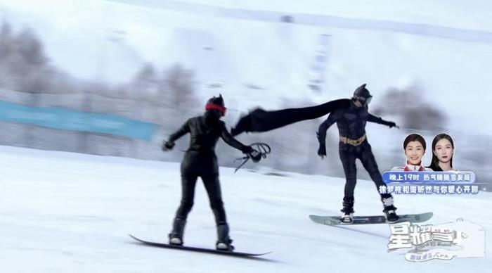 (图说:淘宝直播滑雪表演赛现场,猫女与蝙蝠侠)