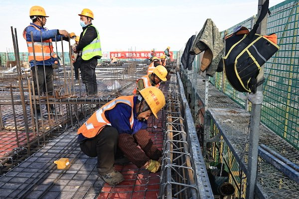 开年看一线 | 90后工地"空姐"百米高空作业 年轻工匠助力昆山民生工程