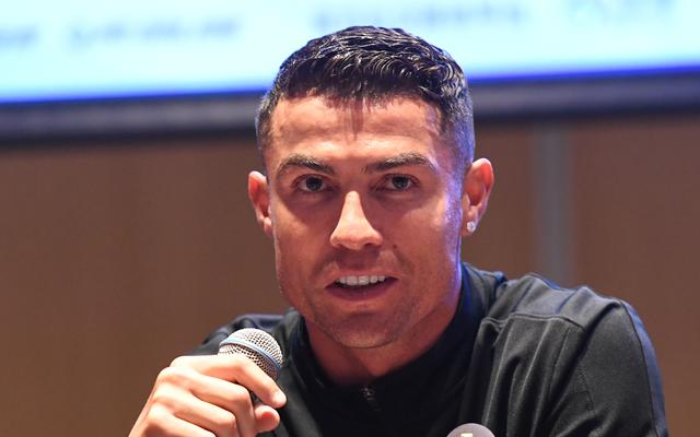 中国行比赛延期，C罗在发布会上向球迷致歉。  图/新华社