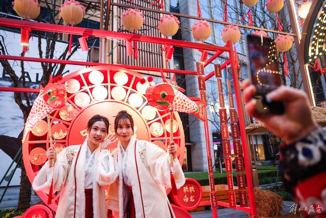 一些年轻人已将汉服作为日常服装（海沙尔 摄）