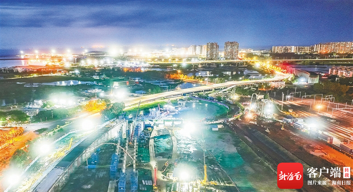 海口新海港和南港“二线口岸”（货运）集中查验场所建设项目夜间施工热火朝天。海南日报记者 陈元才 摄