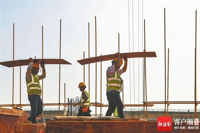 海口市海上综合执法码头及配套路网项目加快建设。海南日报记者 袁琛 摄