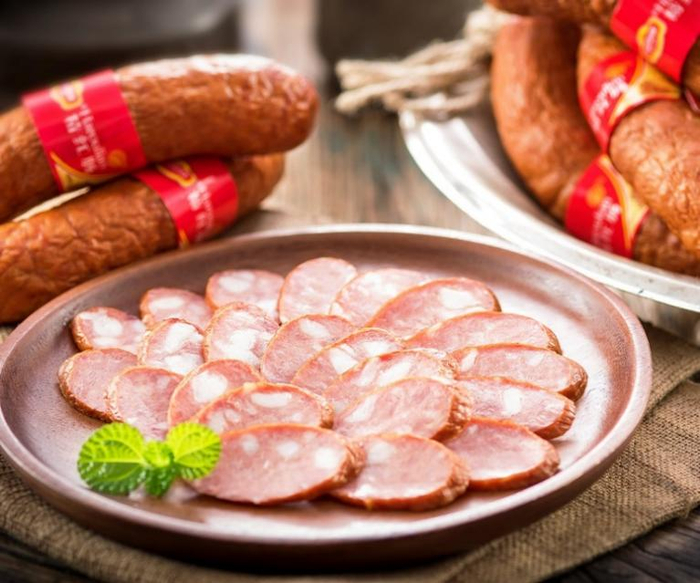 ▲随着哈尔滨意外走红，作为当地特色美食的红肠也顺应潮流出圈。